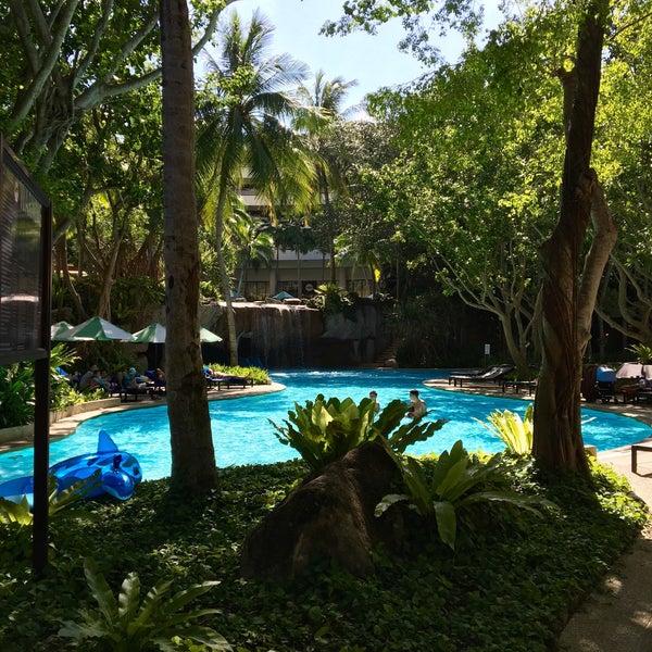 Photo prise au Garden Pool @ Hilton Phuket Arcadia Resort &amp; Spa par Ilkka P. le12/26/2015