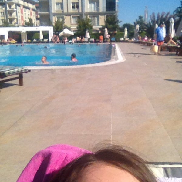 Atakoy Konaklari Acik Havuz