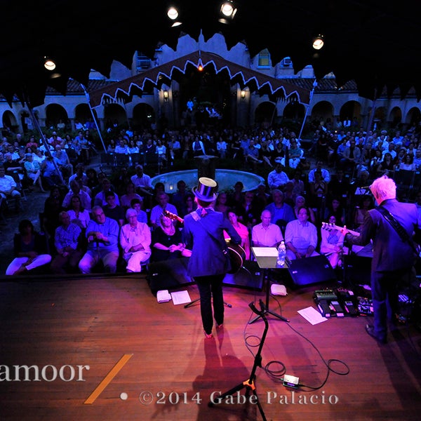 Foto tirada no(a) Caramoor Center for Music and the Arts por Caramoor Center for Music and the Arts em 8/28/2014