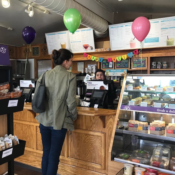 Photo taken at The Coffee Bean &amp; Tea Leaf by Dan on 3/29/2018