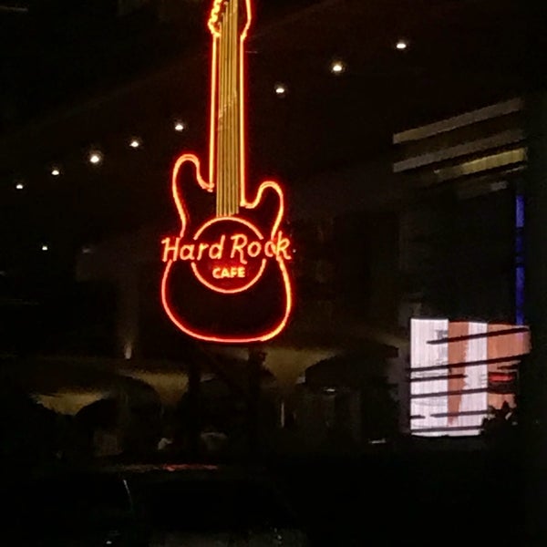 Снимок сделан в Hard Rock Cafe Jakarta пользователем Shaz Lena S. 6/23/2018