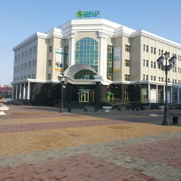 казахстан караганда костанайская. здание народного банка. халык банк костанай. марказий банк. Halyk bank kazakhstan.