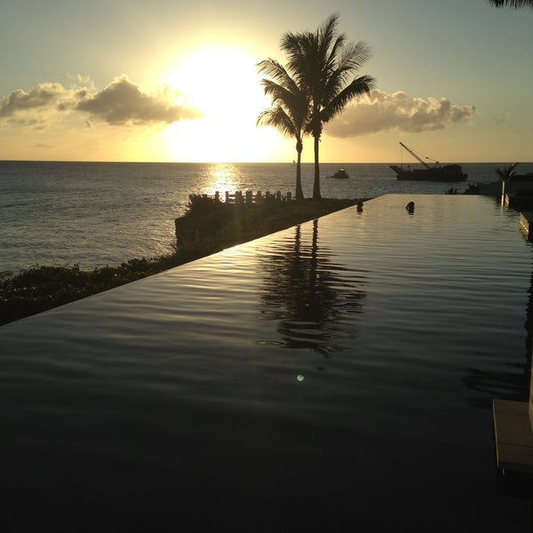 Foto tirada no(a) Four Seasons Resort and Residences Anguilla por chukubi em 4/16/2013