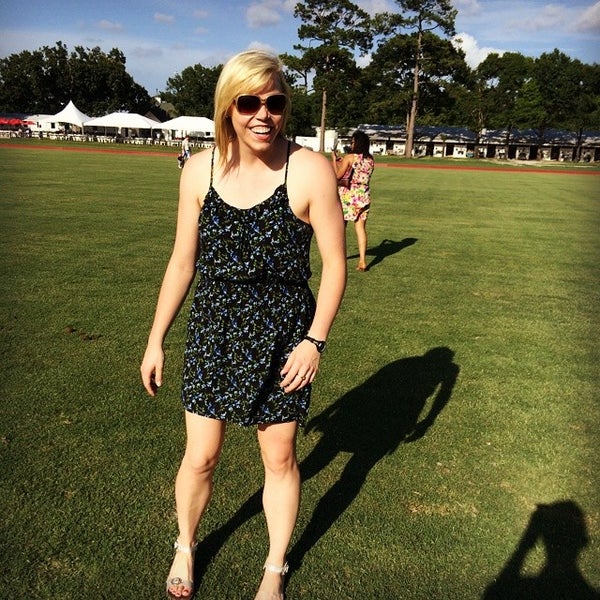 6/9/2014 tarihinde Brooke S.ziyaretçi tarafından The Houston Polo Club'de çekilen fotoğraf