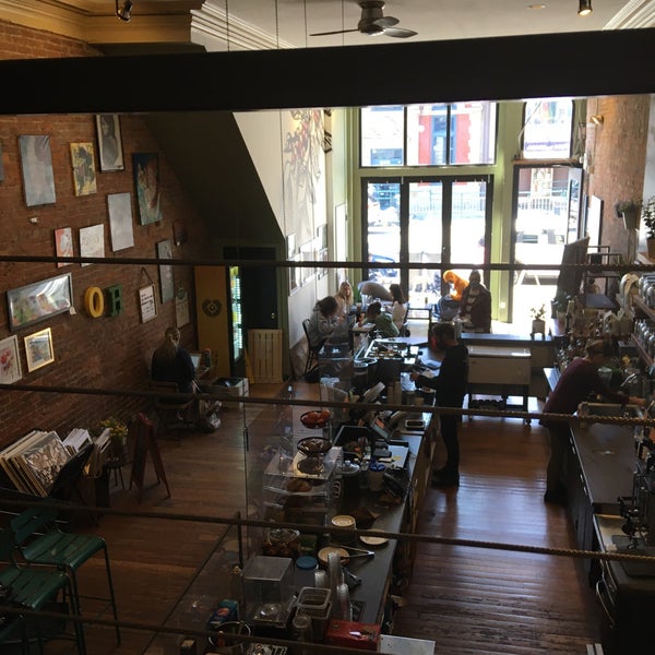 4/26/2021 tarihinde Joanne M.ziyaretçi tarafından Delanie&#39;s Coffee'de çekilen fotoğraf