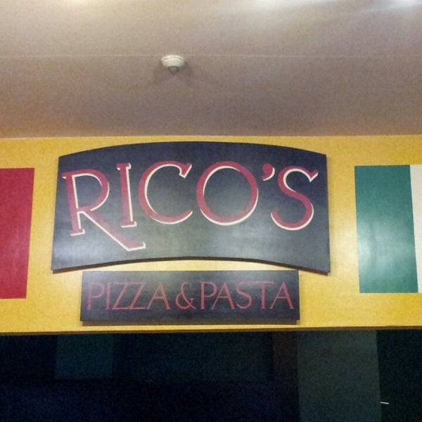 Снимок сделан в Rico&#39;s Authentic Italian пользователем Kevin R. 1/29/2015
