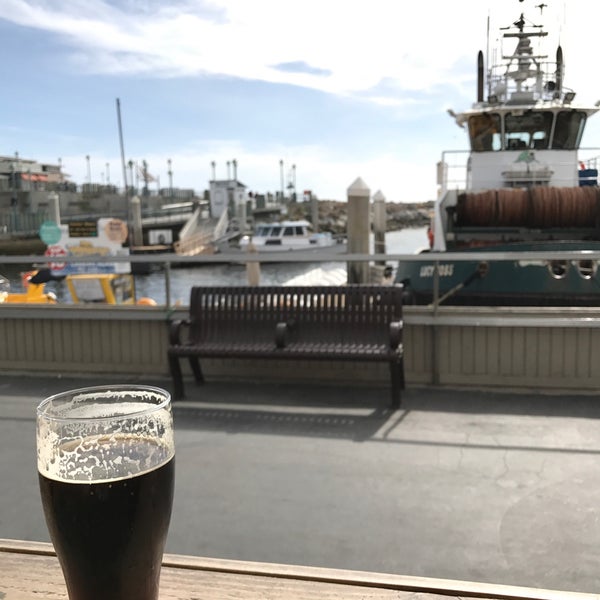 Photo taken at King Harbor Brewing Company Waterfront Tasting Room by Johnathan on 4/25/2017