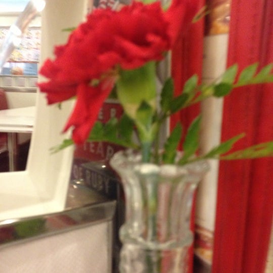 Photo taken at Ruby&#39;s Diner by Yaniv W. on 10/17/2012