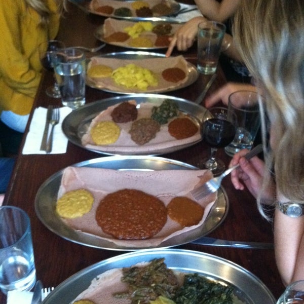 Снимок сделан в Meskel Ethiopian Restaurant пользователем Carly E. 5/1/2014