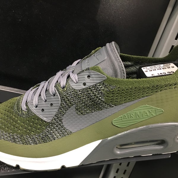Nike air max 90 hotsell ultra 2.0 flyknit foot locker