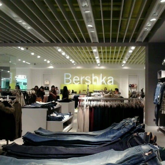 открыта ли бершка в тюмени. Bershka ереван dalma. магазин бершка петрозаводск макси. зеленый пиджак бершка. Bershka armenia.