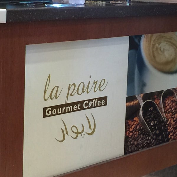 Foto tirada no(a) La Poire Cafe por Jeff N. em 3/19/2015