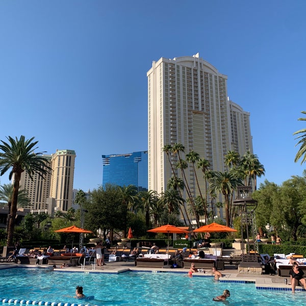 mgm grand pool heated