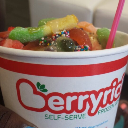 5/7/2014에 Lilly G.님이 Berryrich Frozen Yogurt에서 찍은 사진