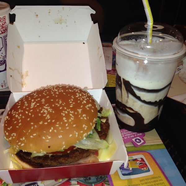 Foto tirada no(a) McDonald&#39;s por Mr.Daniel em 11/17/2013