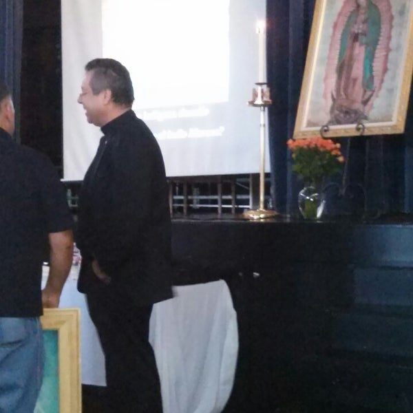 รูปภาพถ่ายที่ St. Monica Catholic Church โดย Yadira C. เมื่อ 6/18/2014