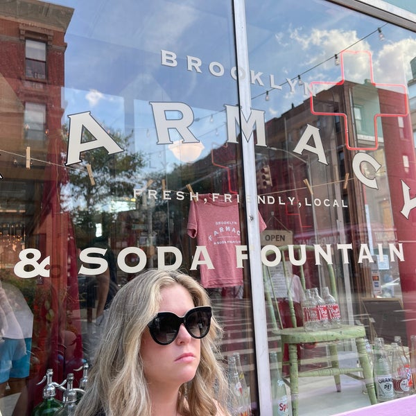 Foto tirada no(a) Brooklyn Farmacy &amp; Soda Fountain por Mike R. em 6/27/2021