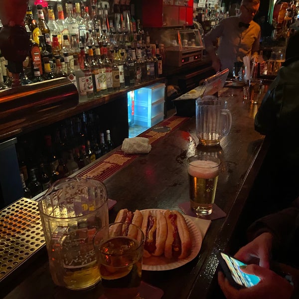 Foto diambil di Rudy&#39;s Bar &amp; Grill oleh Mike R. pada 2/22/2020