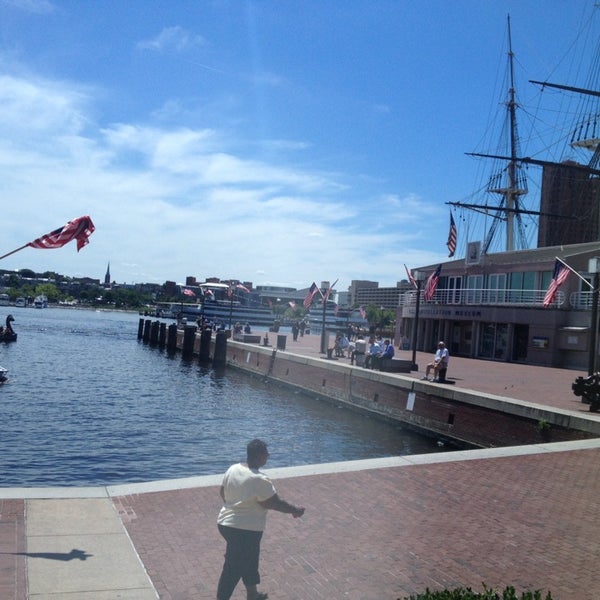 Photo taken at Lenny&#39;s Deli Inner Harbor by Ziad A. on 8/15/2013