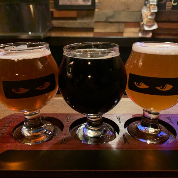 Photo taken at Speakeasy Ales &amp; Lagers by Elbert E. on 3/23/2019