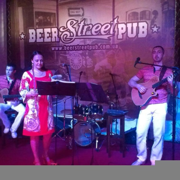 Foto tirada no(a) Beer Street Pub por Sergey K. em 6/6/2014