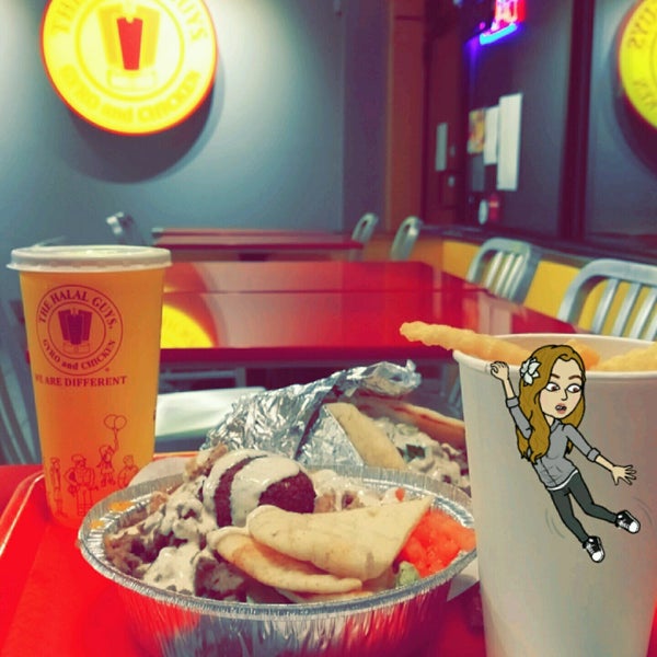 Photo taken at The Halal Guys by Zainab ~. on 9/11/2016