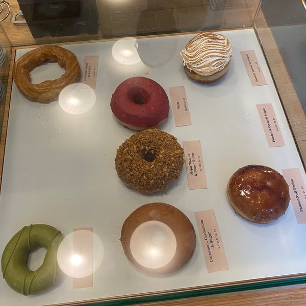1/9/2022 tarihinde Arda Ö.ziyaretçi tarafından Shortstop Coffee &amp; Donuts'de çekilen fotoğraf