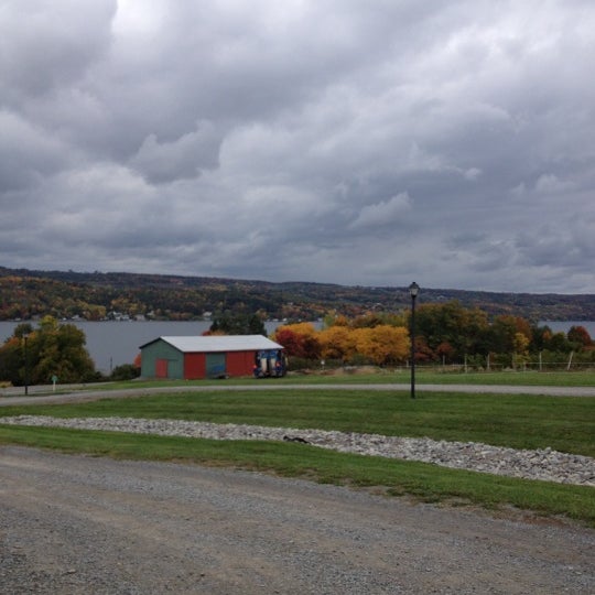 Photo taken at Rooster Hill Vineyards by Cricklizard B. on 10/7/2012