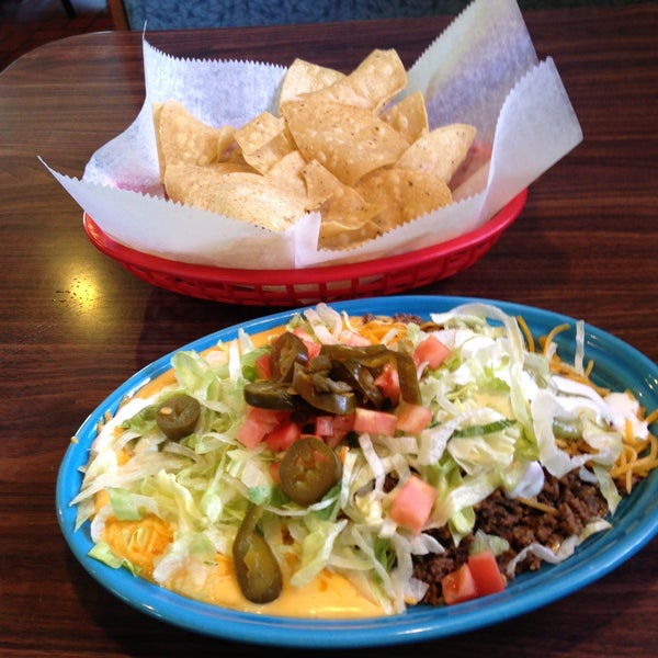 Yummy Nachos el Ray!  Get the chips on the side & the don't get soft & soggy!