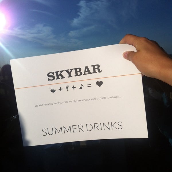 รูปภาพถ่ายที่ Skybar โดย Inge P. เมื่อ 7/30/2014