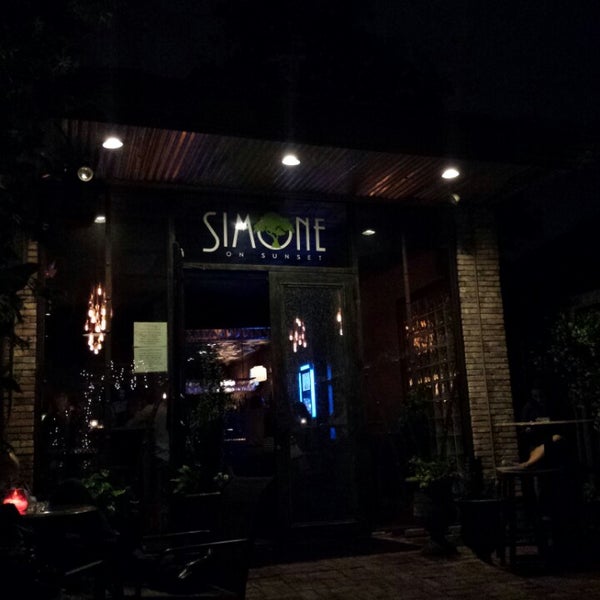 Foto diambil di Simone on Sunset oleh LifeoF L. pada 4/20/2014