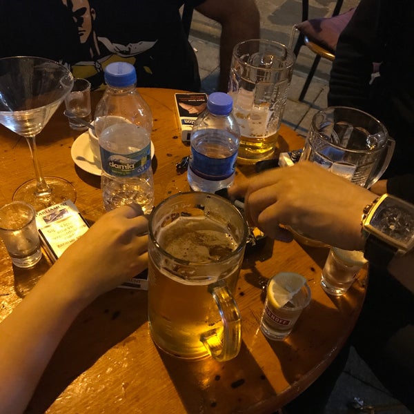 Das Foto wurde bei Vosvos Cafe&#39;Bar von Özgür Š. am 9/23/2018 aufgenommen