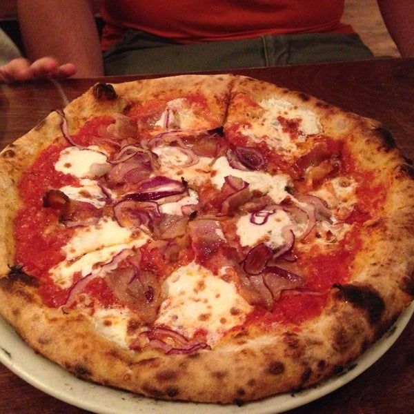 Photo prise au Pizza Brutta par Martina H. le7/17/2014