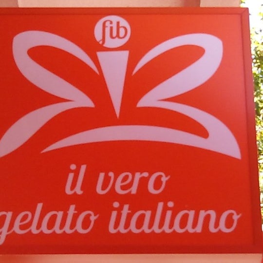 Photo taken at FIB - il vero gelato italiano (geladosfib) by Guilhermino P. on 7/11/2014