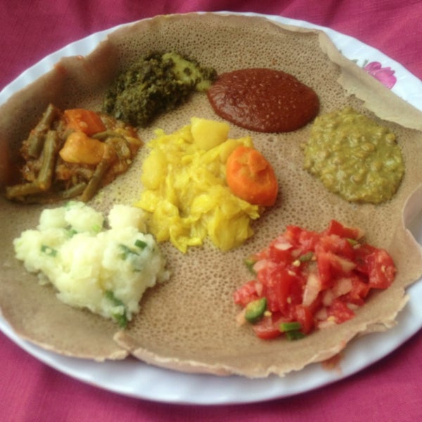 3/21/2013にSir Apollo T.がMeskerem Ethiopian Restaurantで撮った写真