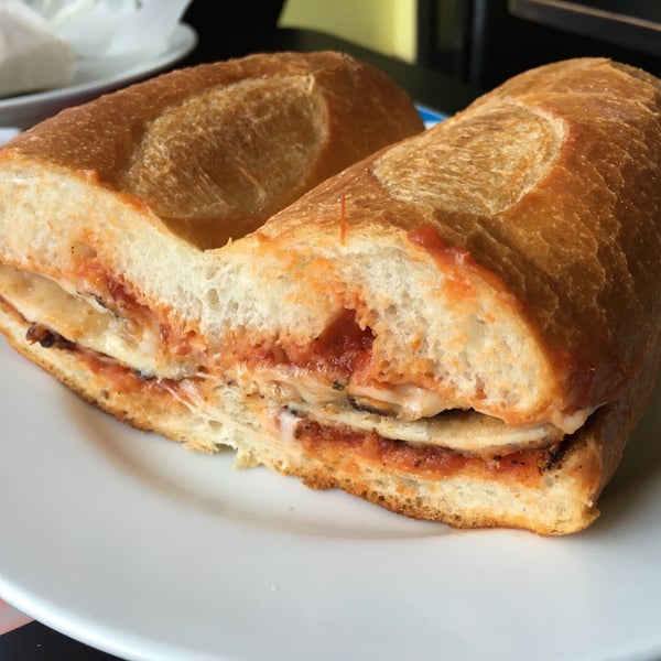 Gianonni's Deli - Deli