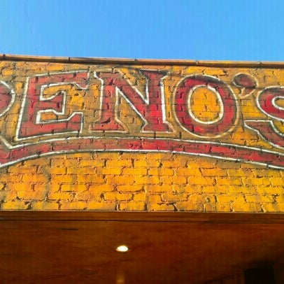 4/21/2014 tarihinde Zosziyaretçi tarafından Reno&#39;s Chop Shop'de çekilen fotoğraf