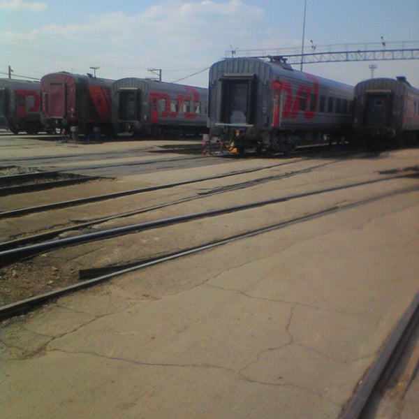 железнодорожный вокзал из окна. ст нск. ночной новосибирск зимой вокзал. ст нск. станция инская новосибирск.