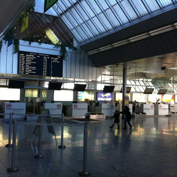 Das Foto wurde bei Airport Linz (LNZ) von Lenka B. am 10/19/2013 aufgenommen
