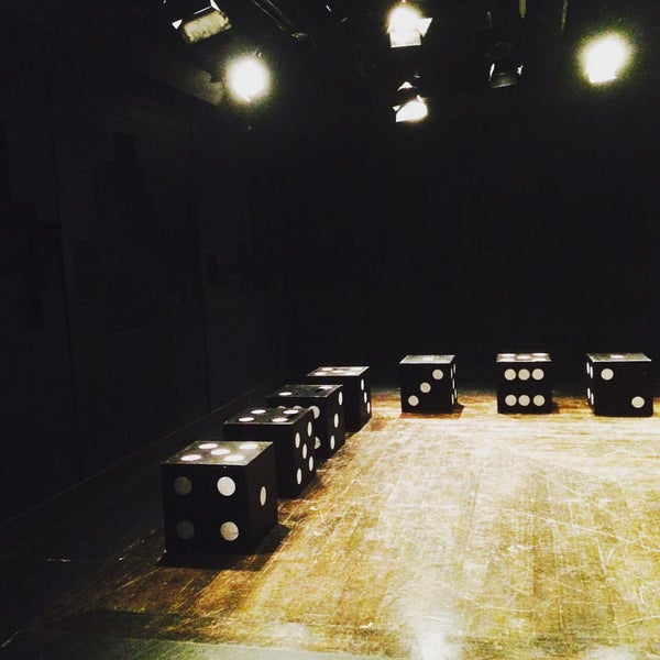 Foto tirada no(a) The Ensemble Studio Theatre por Libby T. em 11/13/2015