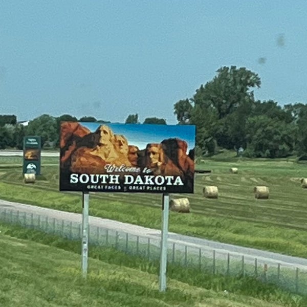 South Dakota / Iowa State Line - Border Crossing in North Sioux City