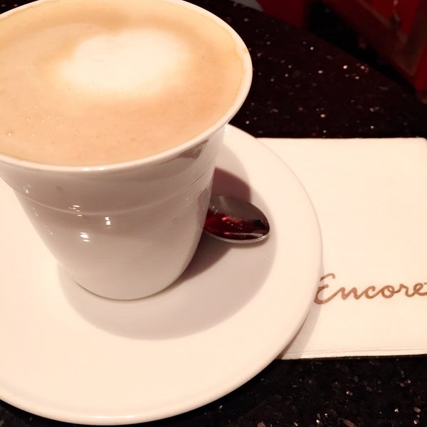 Photo taken at Encore Lobby Bar &amp; Cafe by Eiyta on 3/31/2015