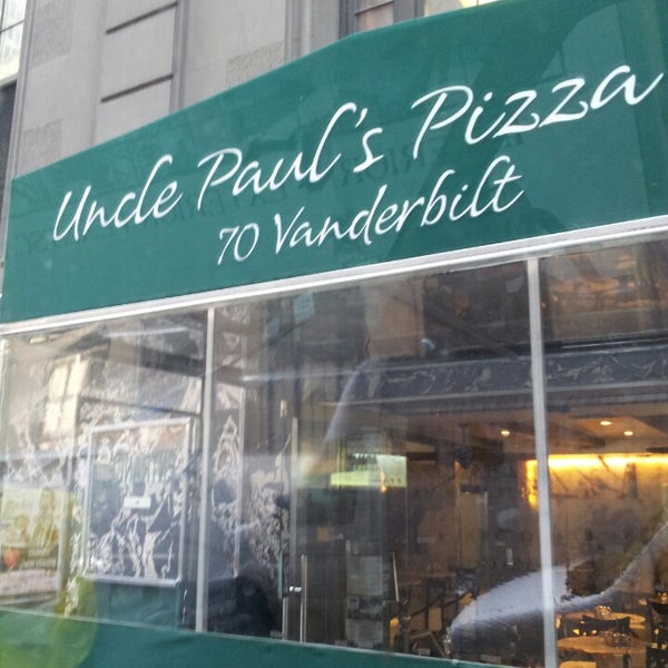 รูปภาพถ่ายที่ Uncle Paul&#39;s Pizza โดย david p. เมื่อ 4/8/2013