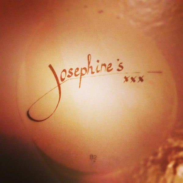 Foto tomada en Josephine&#39;s Bar &amp; Restaurant  por Wendy B. el 3/21/2015