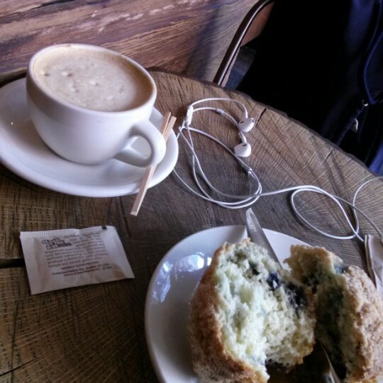 Photo taken at Mojo Coffee by SIGA on 2/12/2013