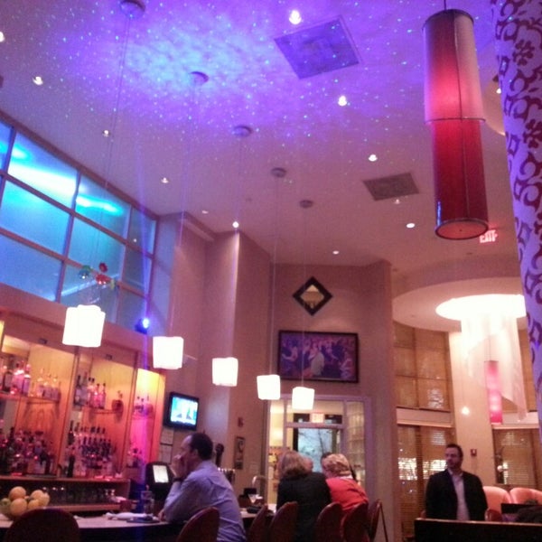 3/13/2013にJR R.がBeacon Bar and Grillで撮った写真