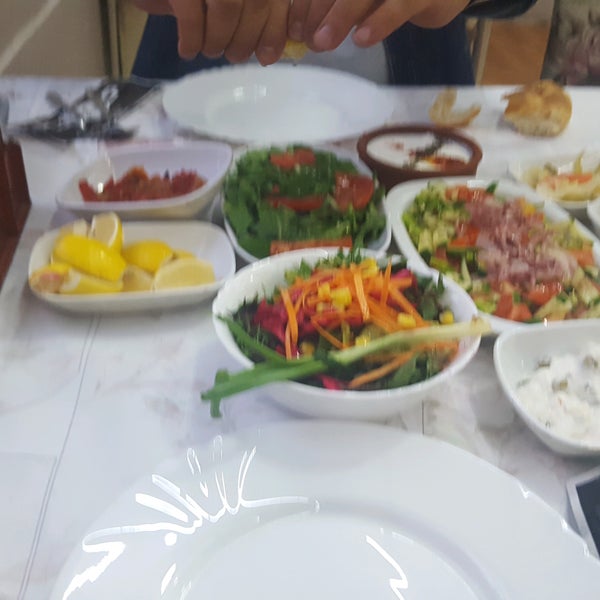 10/2/2017 tarihinde Mustafaziyaretçi tarafından Bayır Balık Vadi Restaurant'de çekilen fotoğraf