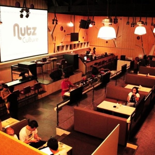 Foto diambil di Nutz Culture oleh Ade S. pada 11/21/2013