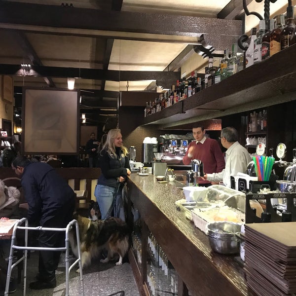 Foto diambil di Bar Sanremo oleh Tijs T. pada 11/26/2019