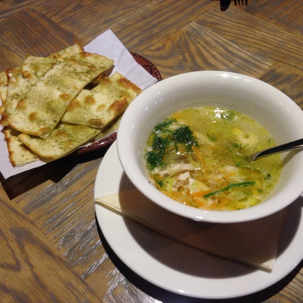 Лучшее место для обеда в районе! Куриный суп из бизнес ланча и фокачча (170 рублей)